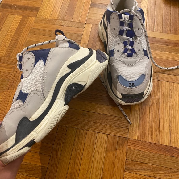 Snickers - Picture 2 of 3